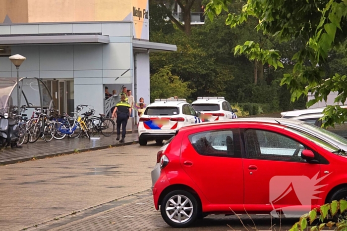 Politie zet groots in na melding van persoon met wapen