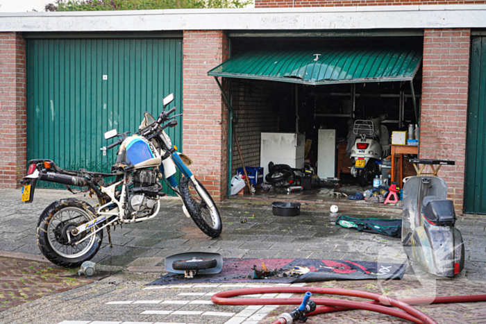 Veel brandschade aan garagebox