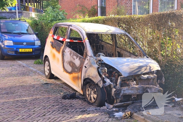 Auto door brand verwoest