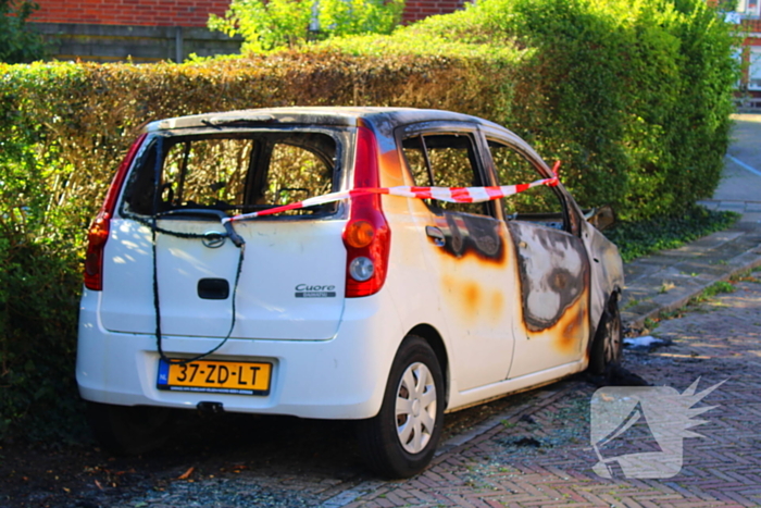 Auto door brand verwoest