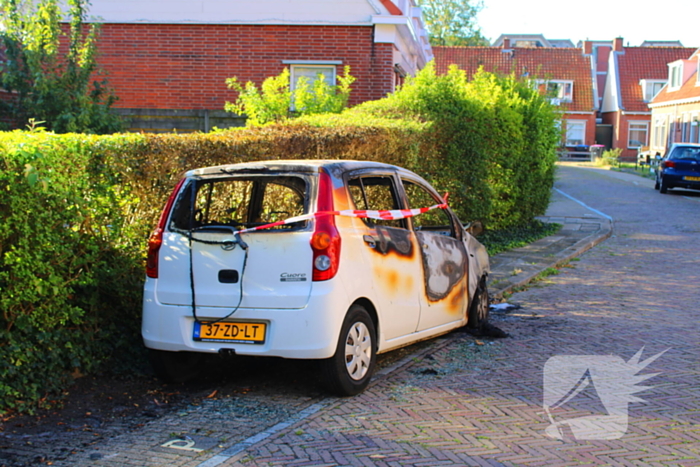 Auto door brand verwoest