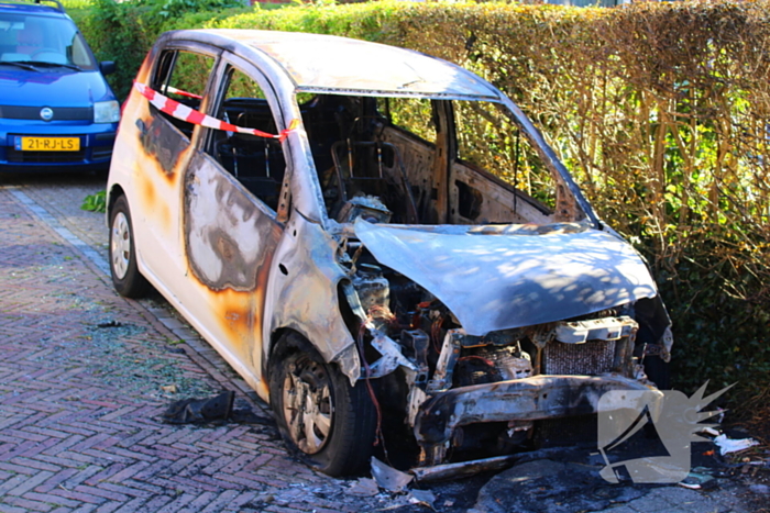 Auto door brand verwoest