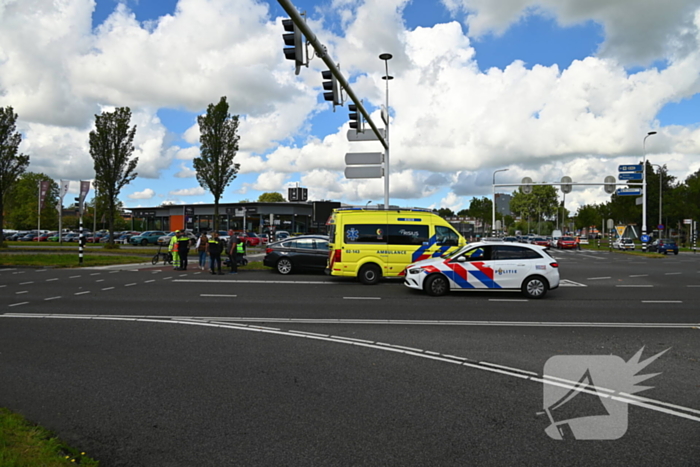 Scootmobiel en auto in botsing