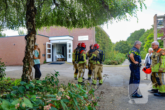 Brand in aula begraafplaats geblust