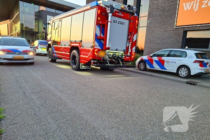 Auto crasht gebouw binnen