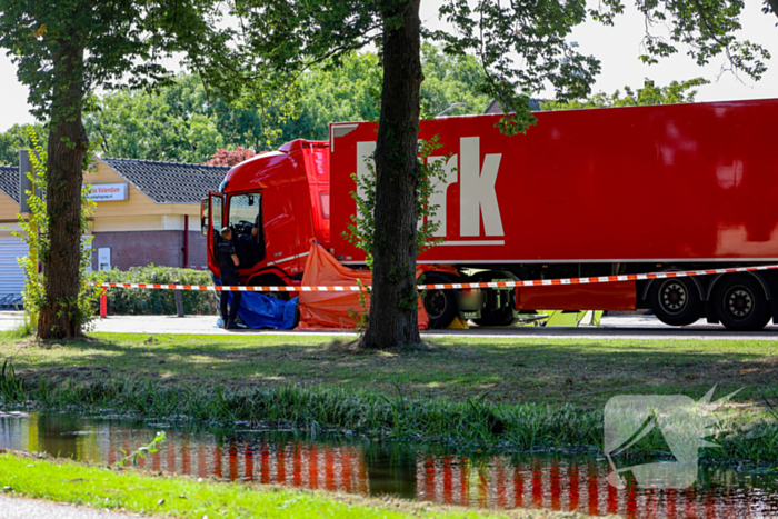 Dodelijk ongeval na aanrijding met vrachtwagen
