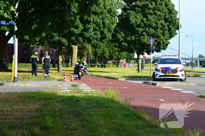 Scooterrijder in botsing op rotonde