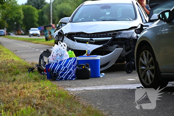 Vijf geparkeerde voertuigen beschadigd