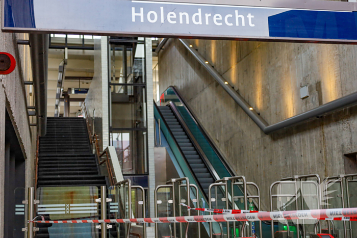 Aanrijding persoon door trein leidt tot stationafsluiting