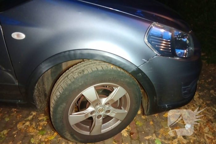 Auto ziet fatbike over het hoofd