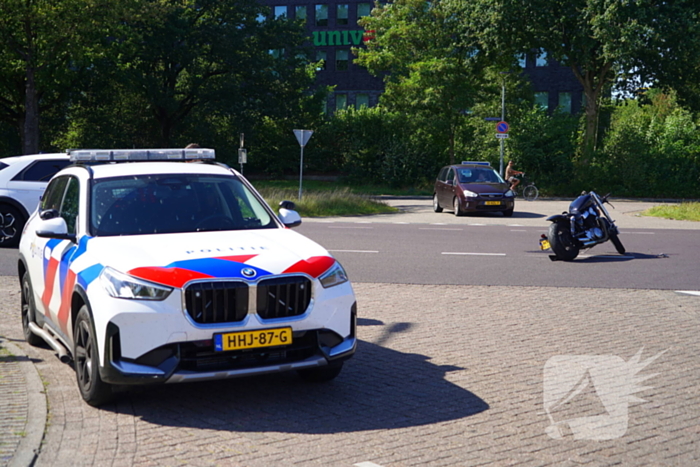 Ongeval tussen motor en auto leidt tot gewonde
