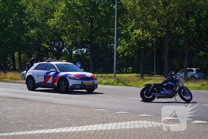 Ongeval tussen motor en auto leidt tot gewonde