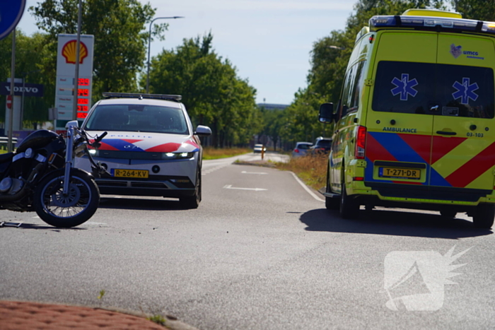 Ongeval tussen motor en auto leidt tot gewonde