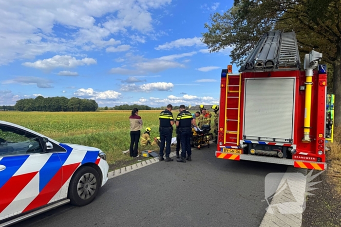 Scootmobiel belandt in sloot, man naar ziekenhuis