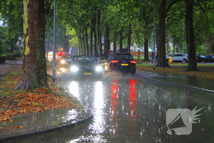 Hevige regenval hindert verkeer