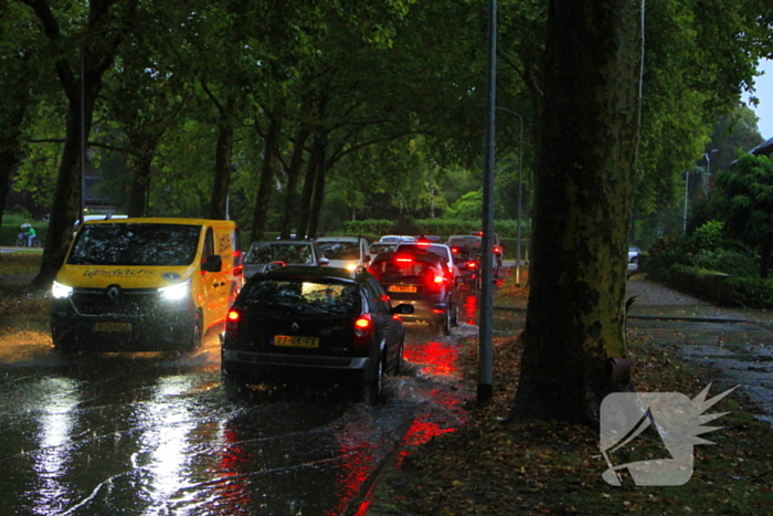 Hevige regenval hindert verkeer