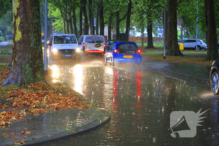 Hevige regenval hindert verkeer