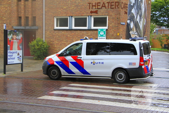 Scooter en auto botsen, rijder gewond