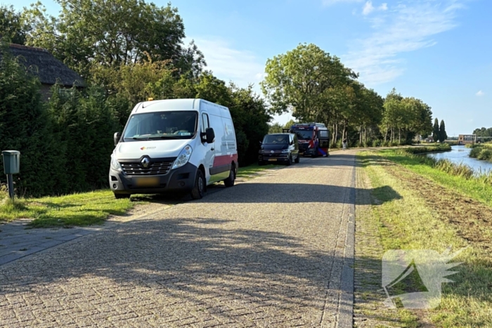 Brandweeractie na ongeval met gaslekkage