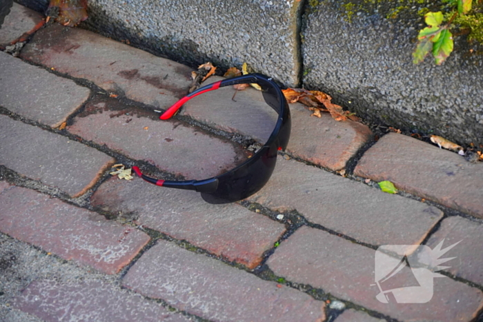Racefietser en auto in aanrijding