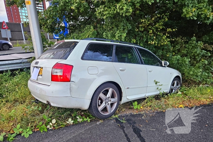 Bestuurder mist bocht en belandt in bosschage