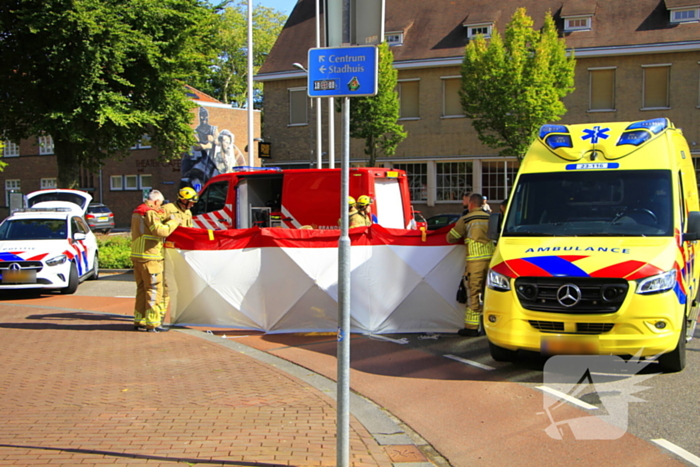 Scooterrijder overlijdt bij botsing met vrachtwagen