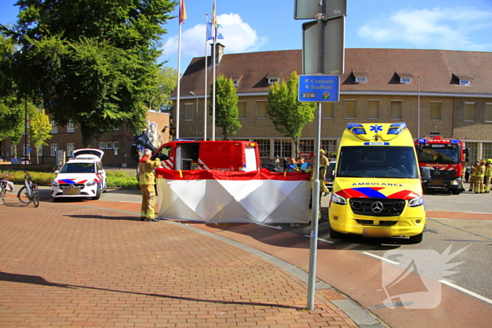 Scooterrijder overlijdt bij botsing met vrachtwagen