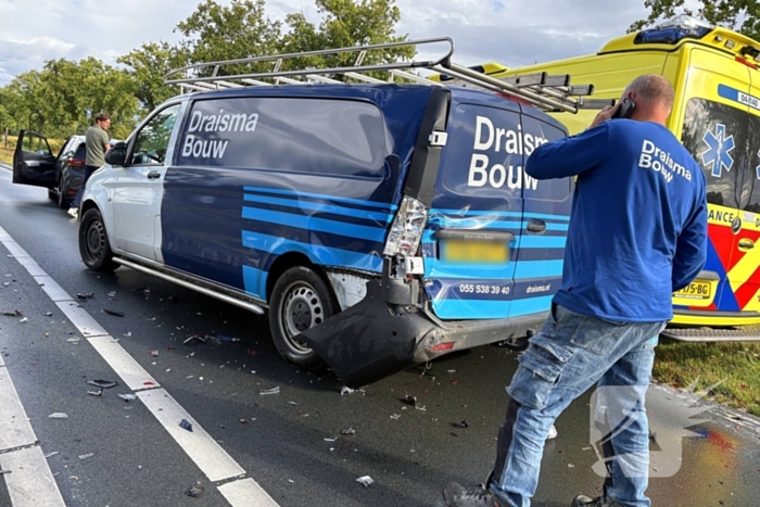 Botsing met ambulance veroorzaakt schade