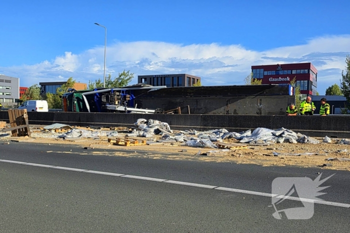 Vrachtwagen ongeval zorgt voor verkeerschaos