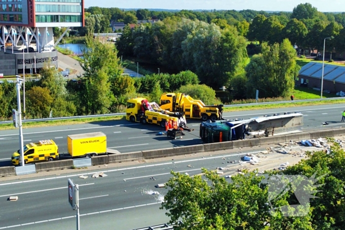 Vrachtwagen ongeval zorgt voor verkeerschaos