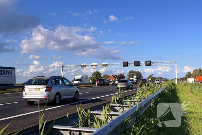 Meerdere voertuigen botsen op snelweg
