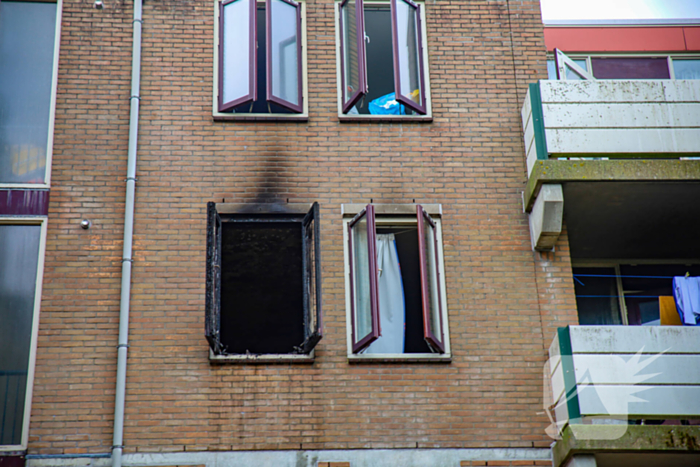 Woningbrand leidt tot ontruimingen en rookinhalatie