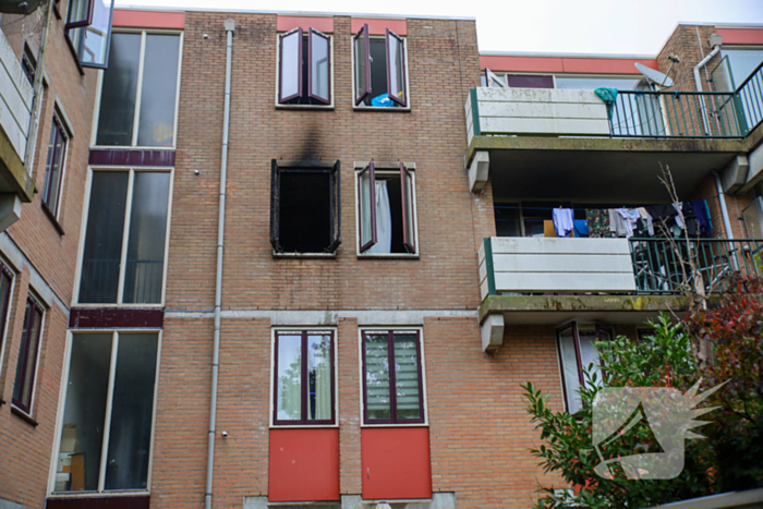 Woningbrand leidt tot ontruimingen en rookinhalatie