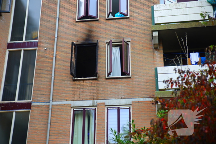Woningbrand leidt tot ontruimingen en rookinhalatie