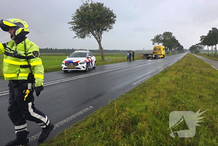 Auto te water na inhaalmanoeuvre