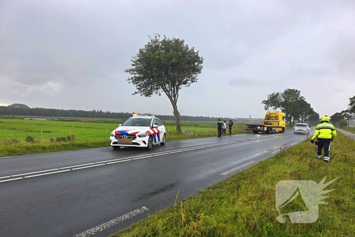 Auto te water na inhaalmanoeuvre