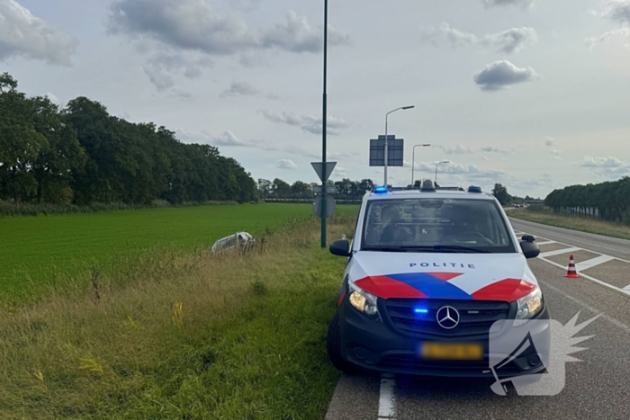 Auto in de sloot na eenzijdig ongeval