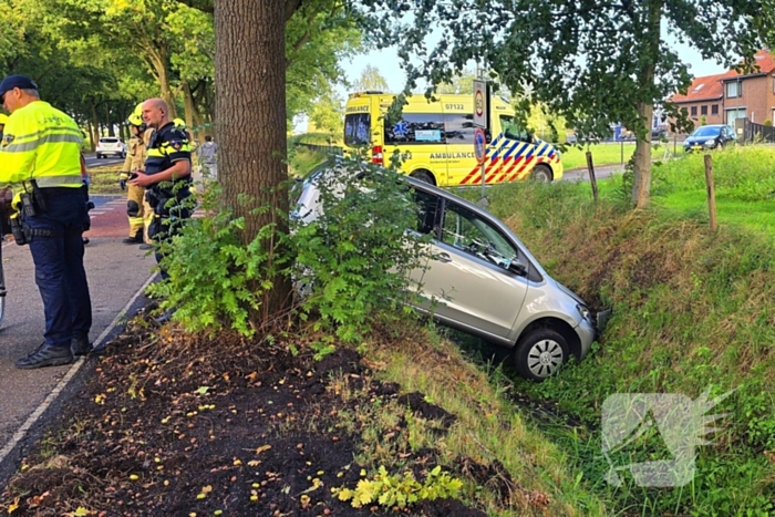 Auto belandt in greppel na ongeval