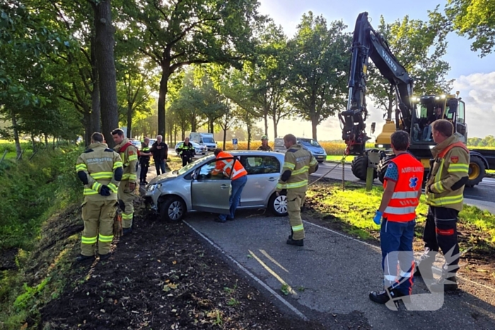 Auto belandt in greppel na ongeval