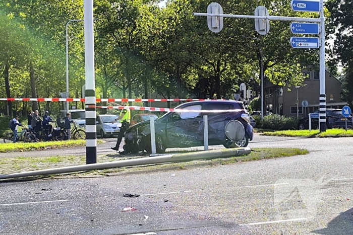 Persoon met handboeien meegenomen