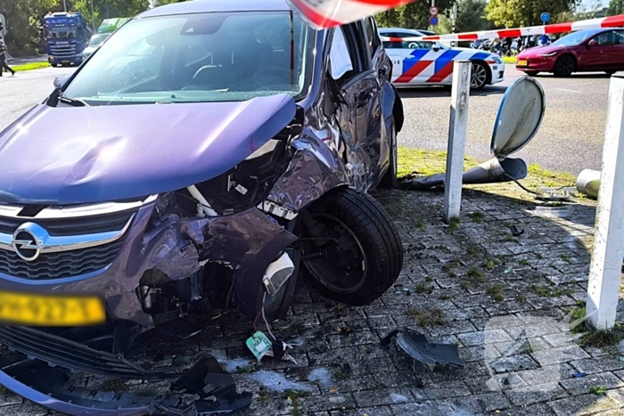 Persoon met handboeien meegenomen