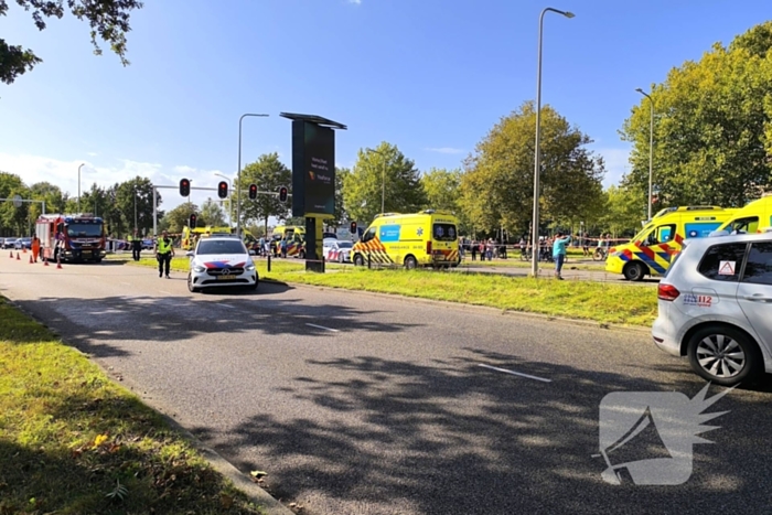 Persoon met handboeien meegenomen