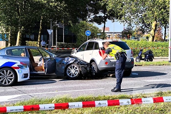 Persoon met handboeien meegenomen