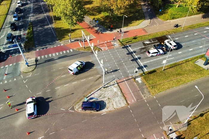 Persoon met handboeien meegenomen