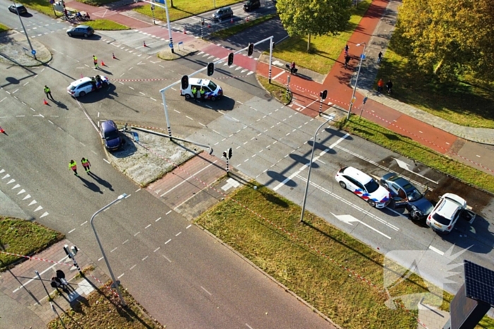 Persoon met handboeien meegenomen