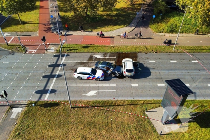 Persoon met handboeien meegenomen