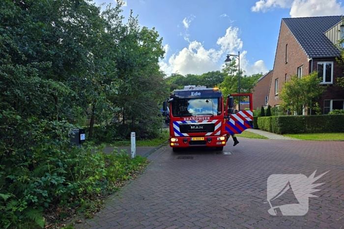 Tak blokkeert fietspad na storm