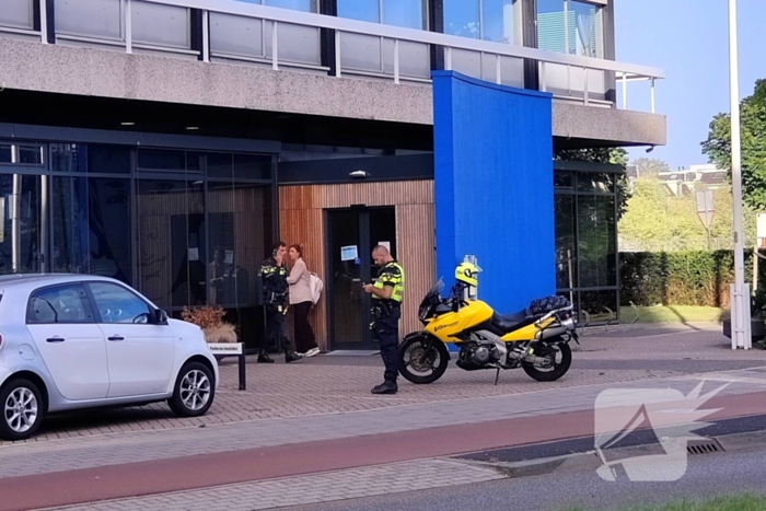 Motorrijder valt en raakt gewond