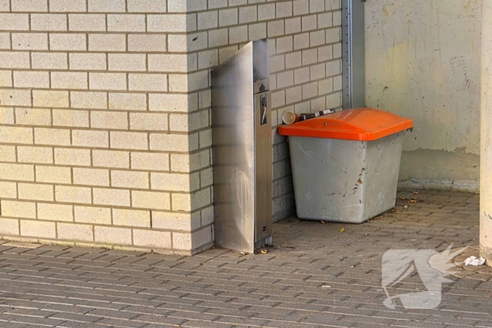 Automobiliste gewond bij botsing met pilaar in parkeergarage