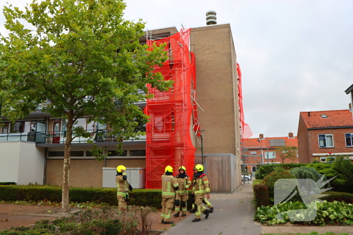 Harde wind veroorzaakt losse reling op steiger
